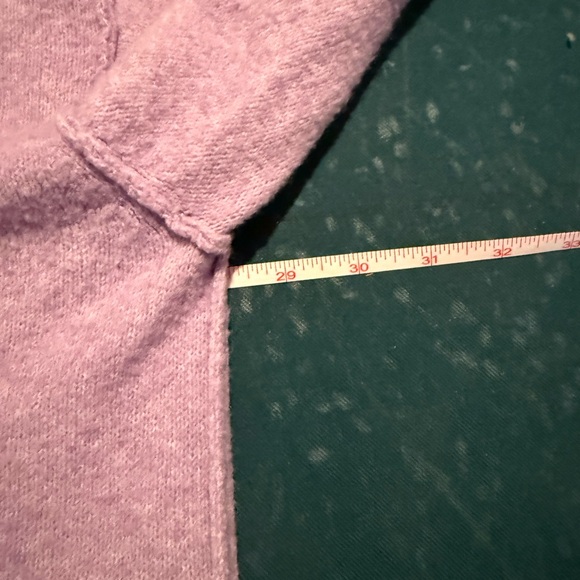 Aerie Women's Soft Purple V-Neck Sweater - Picture 6 of 6
